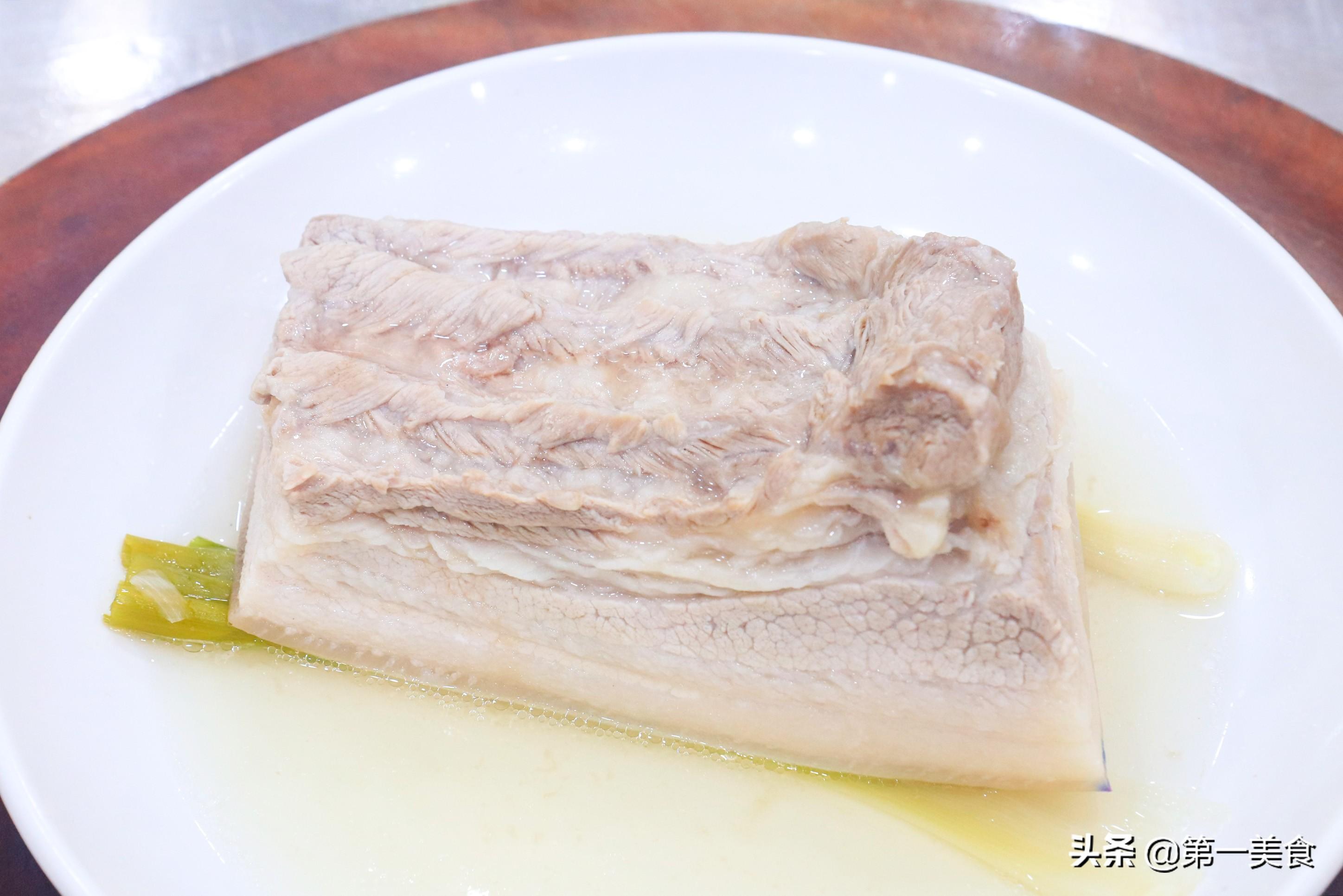 这才是扣肉的地道做法，厨师长的烹饪技巧高，好吃不油腻，真香（扣肉的做法是什么做的）