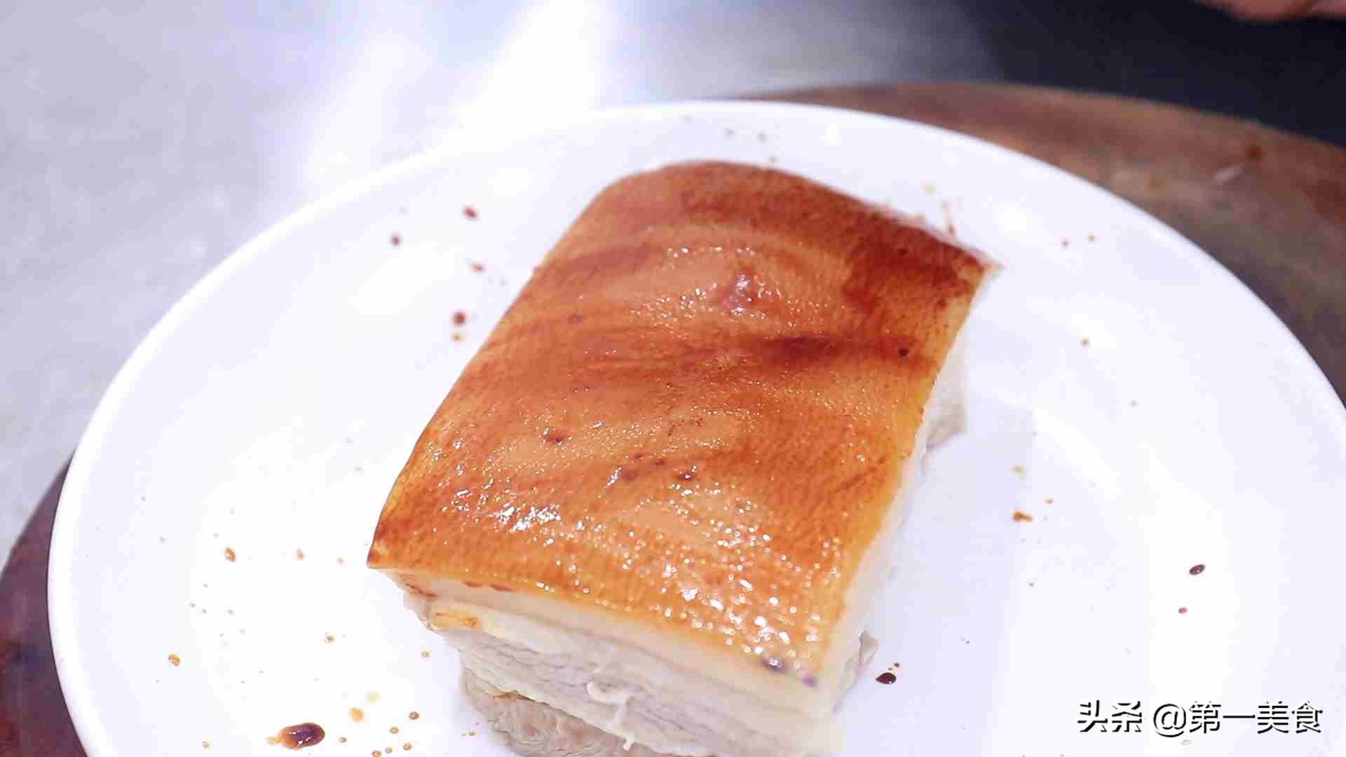 这才是扣肉的地道做法，厨师长的烹饪技巧高，好吃不油腻，真香（扣肉的做法是什么做的）