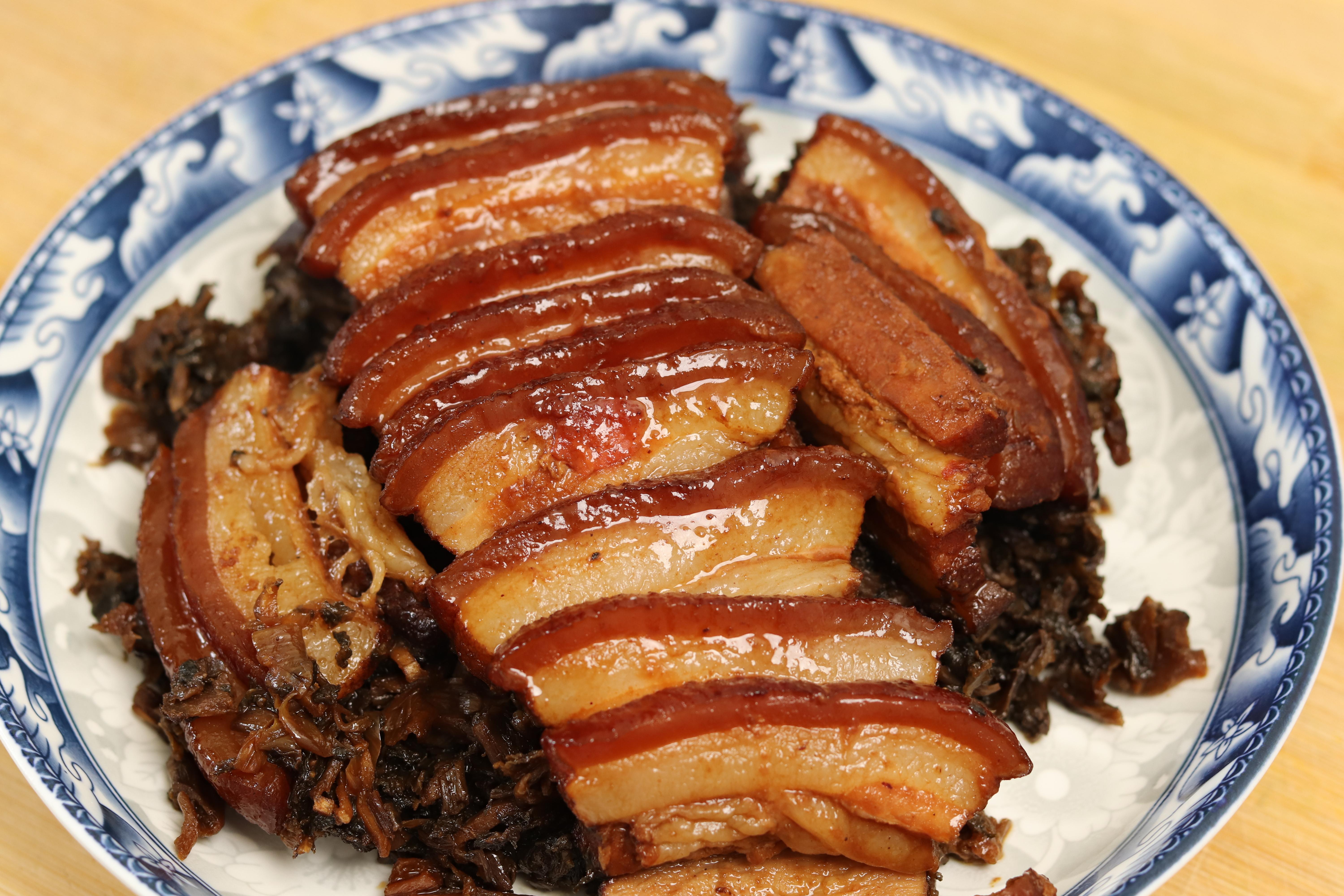 做扣肉时，牢记“2不放7窍门”，蒸出的扣肉肥而不腻，软烂入味（扣肉怎么蒸的又烂又快视频）