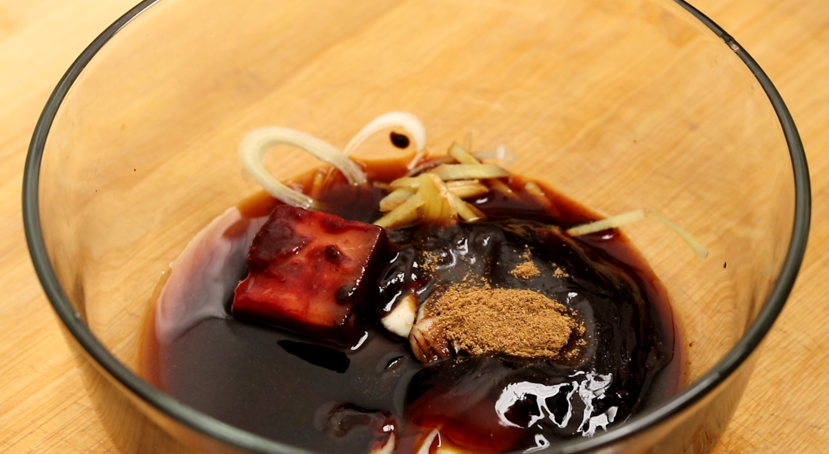 做扣肉时，牢记“2不放7窍门”，蒸出的扣肉肥而不腻，软烂入味（扣肉怎么蒸的又烂又快视频）