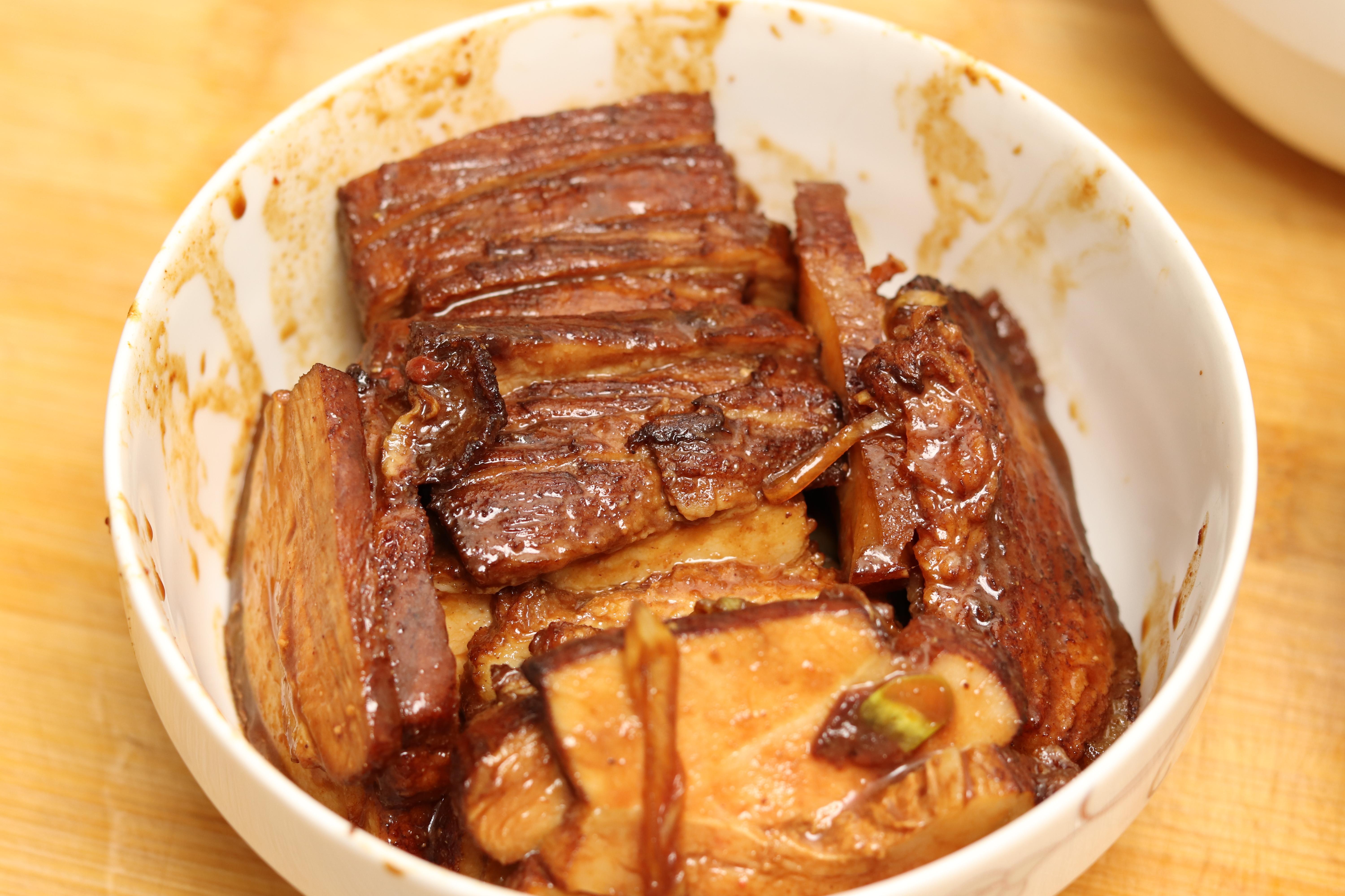 做扣肉时，牢记“2不放7窍门”，蒸出的扣肉肥而不腻，软烂入味（扣肉怎么蒸的又烂又快视频）