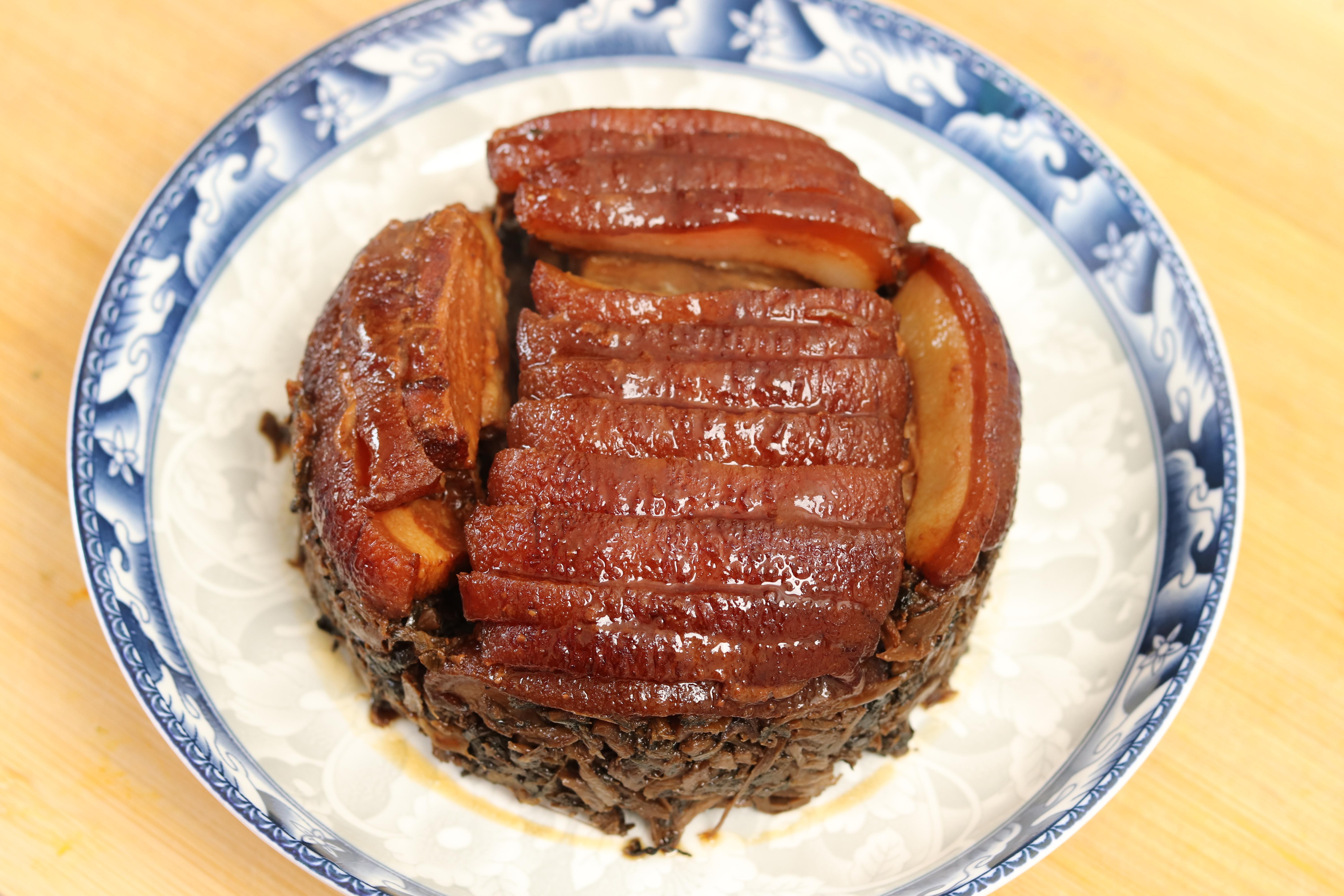 做扣肉时，牢记“2不放7窍门”，蒸出的扣肉肥而不腻，软烂入味（扣肉怎么蒸的又烂又快视频）