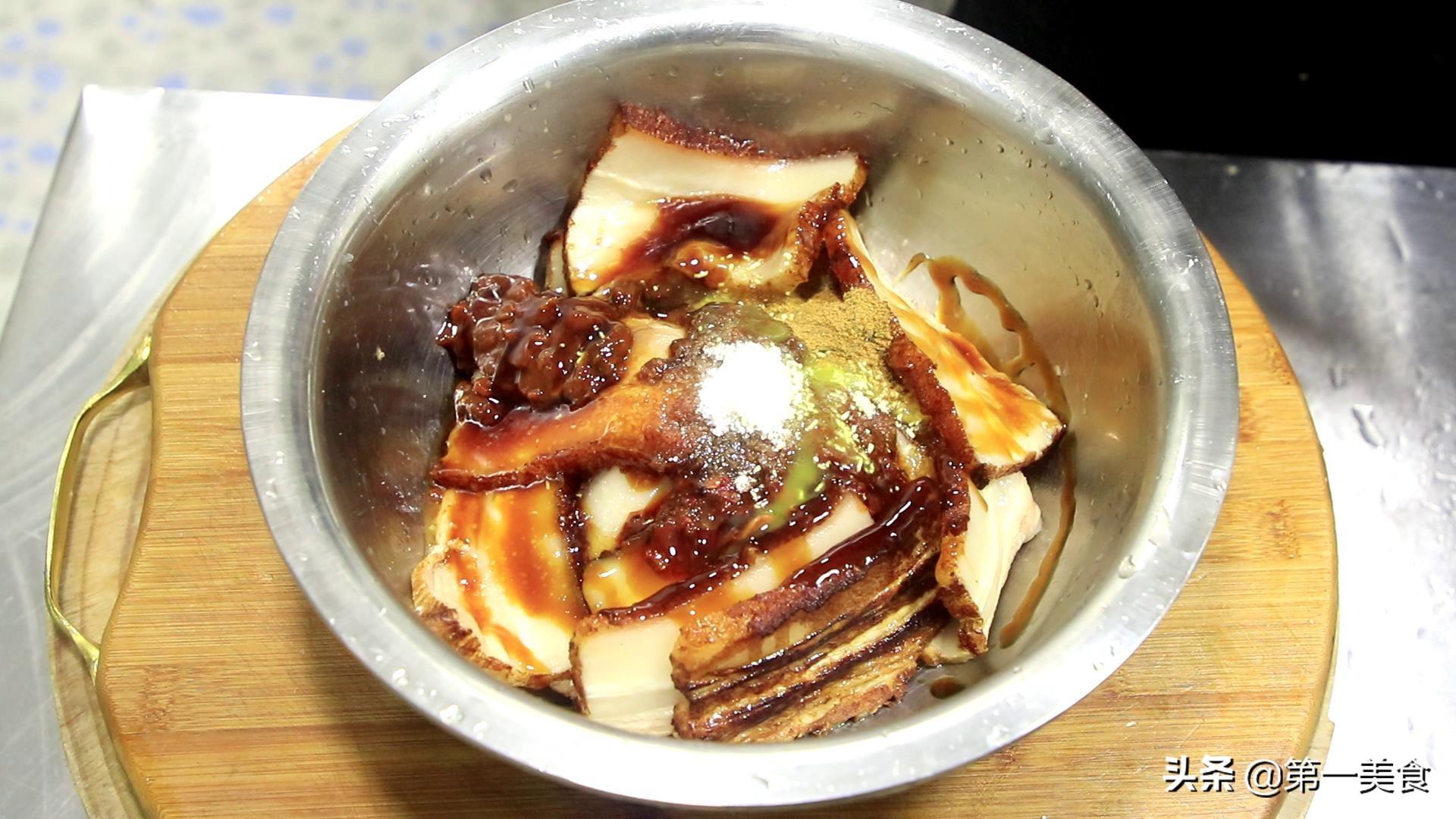 扣肉怎么做好吃?厨师长教你详细技巧，肉汁四溢，肥而不腻（扣肉要怎样做才好吃）