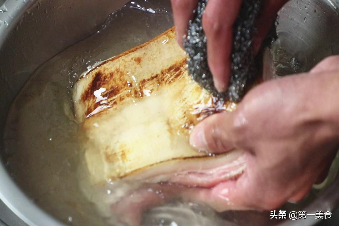 难怪饭店的扣肉那么好吃？原来诀窍这么简单，学会给家人露一手吧（扣肉怎么整）