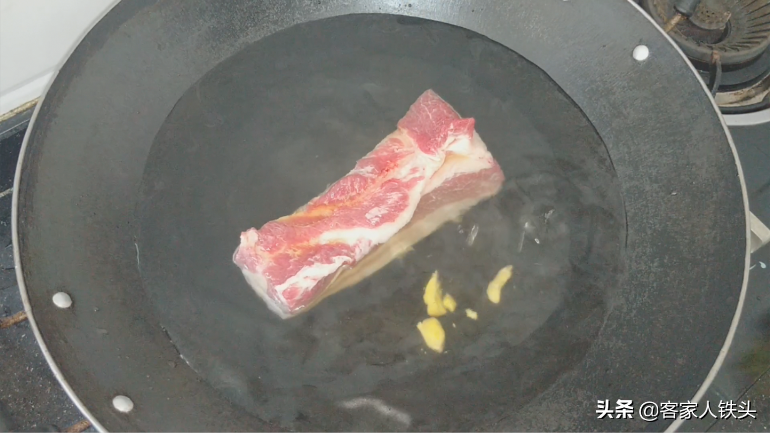 扣肉怎么做好吃？想要正宗美味，关键一步不能漏，出锅比饭店的香（扣肉这样做才好吃）