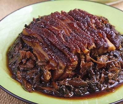 想做出好吃的梅菜扣肉，就抓住几个“诀窍”，色香味俱全没问题（梅菜扣肉怎么做才好）