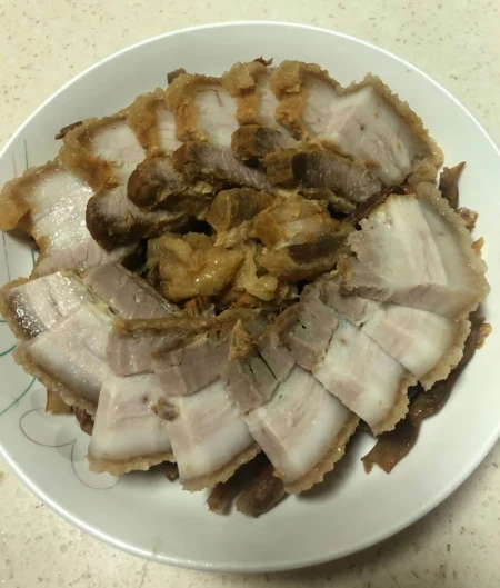 扣肉别再炒着吃了，教你懒人做法，不柴不腻，每次上桌都被抢光光（扣肉要怎么做才好吃又简单）