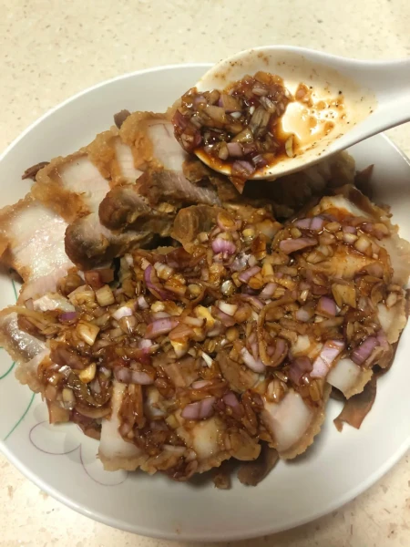 扣肉别再炒着吃了，教你懒人做法，不柴不腻，每次上桌都被抢光光（扣肉要怎么做才好吃又简单）