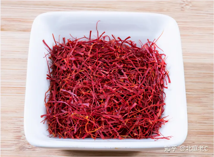 藏红花的功效与作用很多，但不能随便吃，这6个禁忌要注意（藏红花的功效与吃法及食用禁忌纪）