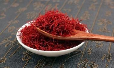 价格昂贵的藏红花，别再乱吃了，听听养生专家怎么说吧（藏红花贵吗?有什么功效）