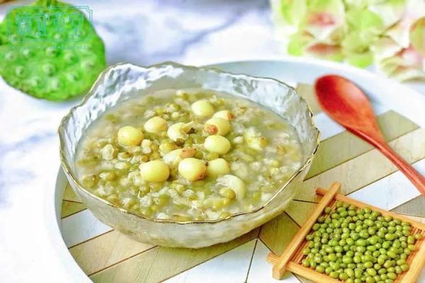 盛夏时节宁可不吃肉，也要吃这“水中灵芝”！生吃清热、熟吃养胃-水灵芝的作用与功效图片