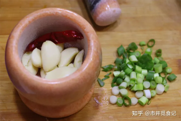 男人夏日进补，建议以“镁”为先，多吃4菜2果，恢复活力快得很（镁对男人的功效）