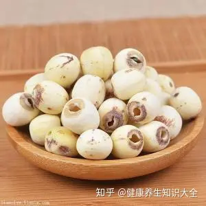 莲子有什么功效、莲子红枣汤的功效、莲子泡水喝的功效？-莲子煲红枣功效与作用禁忌