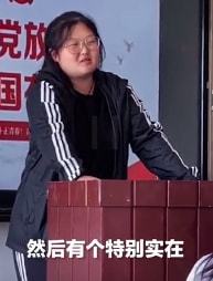 女大学生大方自我介绍：我家是收废品的，梦想是给我妈买个大别墅！-废物的自我介绍