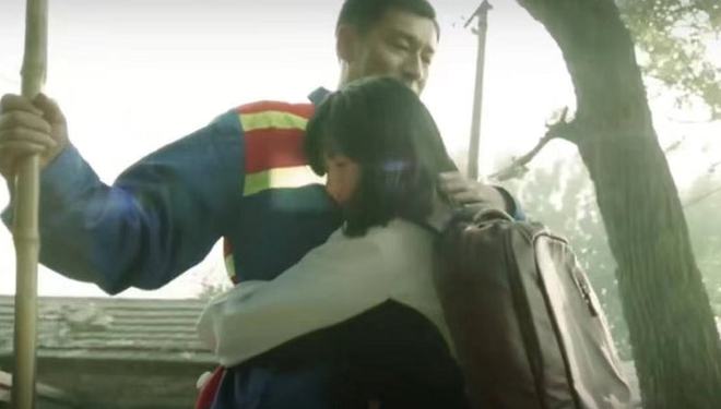 女大学生大方自我介绍：我家是收废品的，梦想是给我妈买个大别墅！-废物的自我介绍