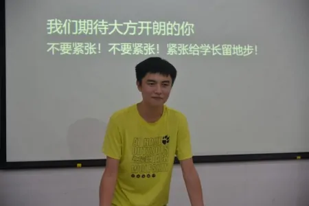 新生第一次自我介绍，想要获得别人的好印象，就不要说这3句话-新生做自我介绍如何不尴尬的说话