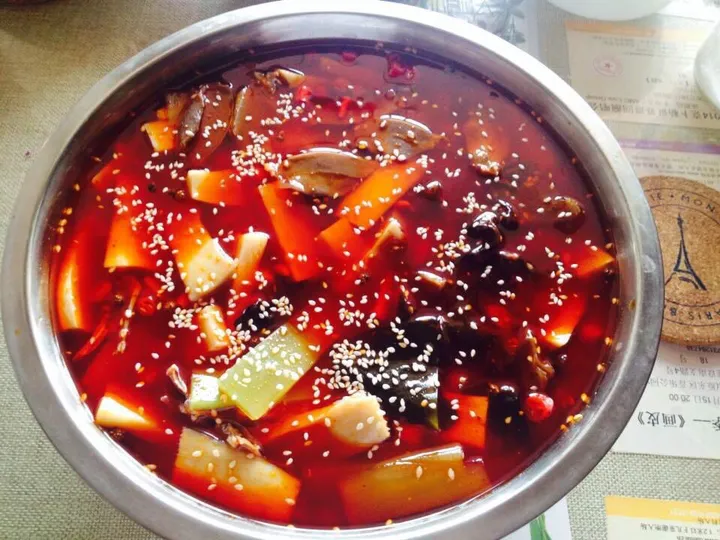 成都名小吃钵钵鸡是如何制作的？（成都钵钵鸡介绍）