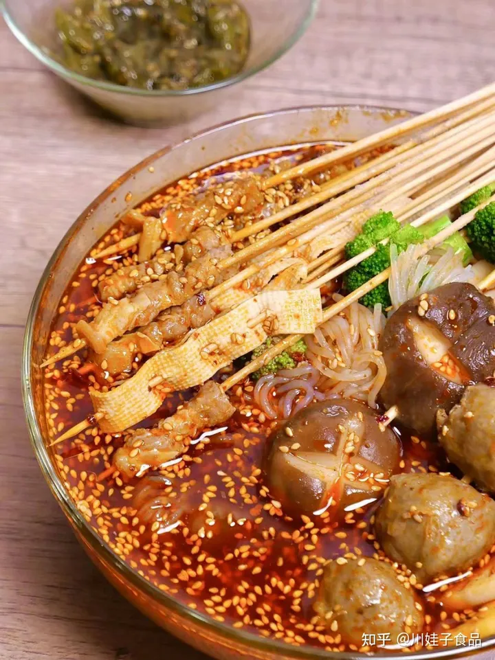 哪位亲可以告诉我钵钵鸡的具体做法，感激不尽啊。。。。。？（钵钵鸡的做法视频）