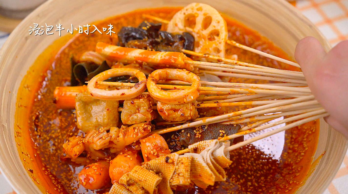 哪位亲可以告诉我钵钵鸡的具体做法，感激不尽啊。。。。。？（钵钵鸡的做法视频）