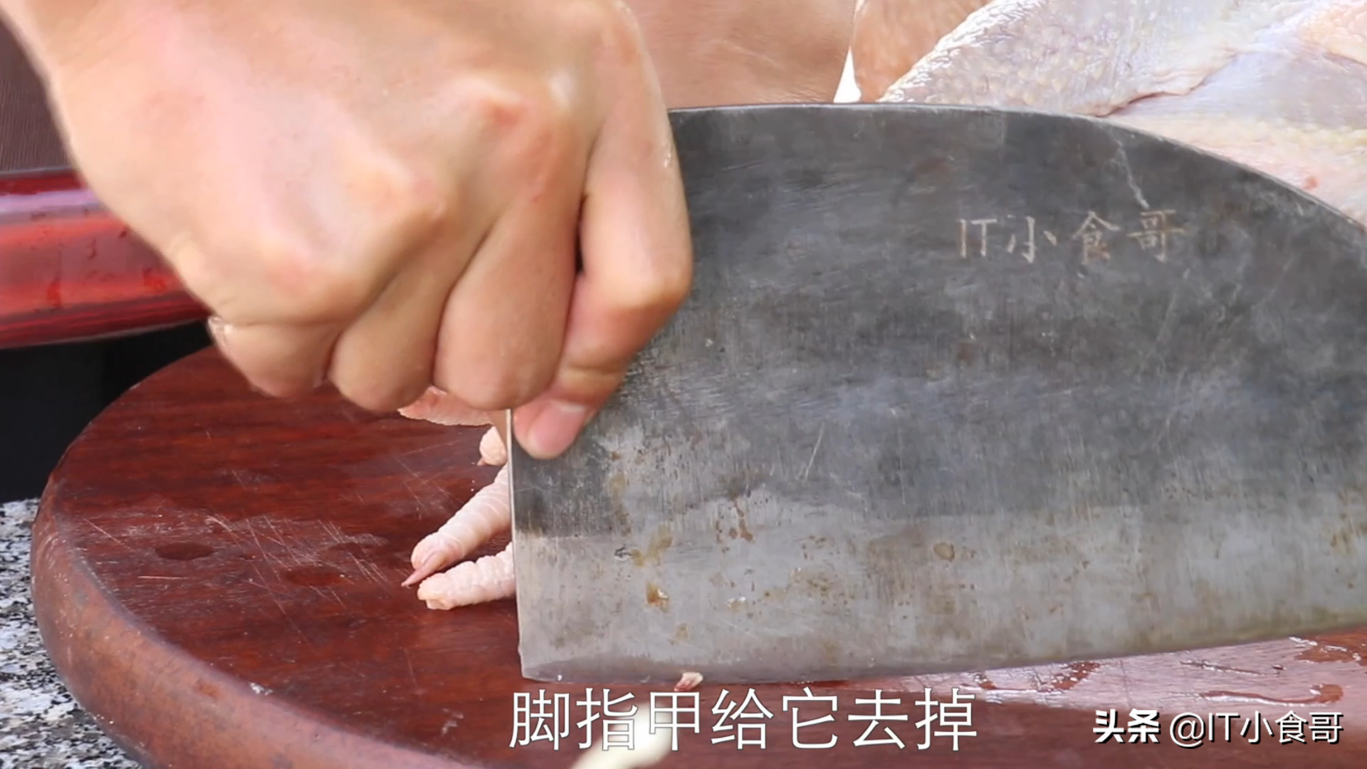 钵钵鸡，装进了青、白、黄各色菜，糅合了麻、辣、咸诸般味（钵钵鸡的调料配方）