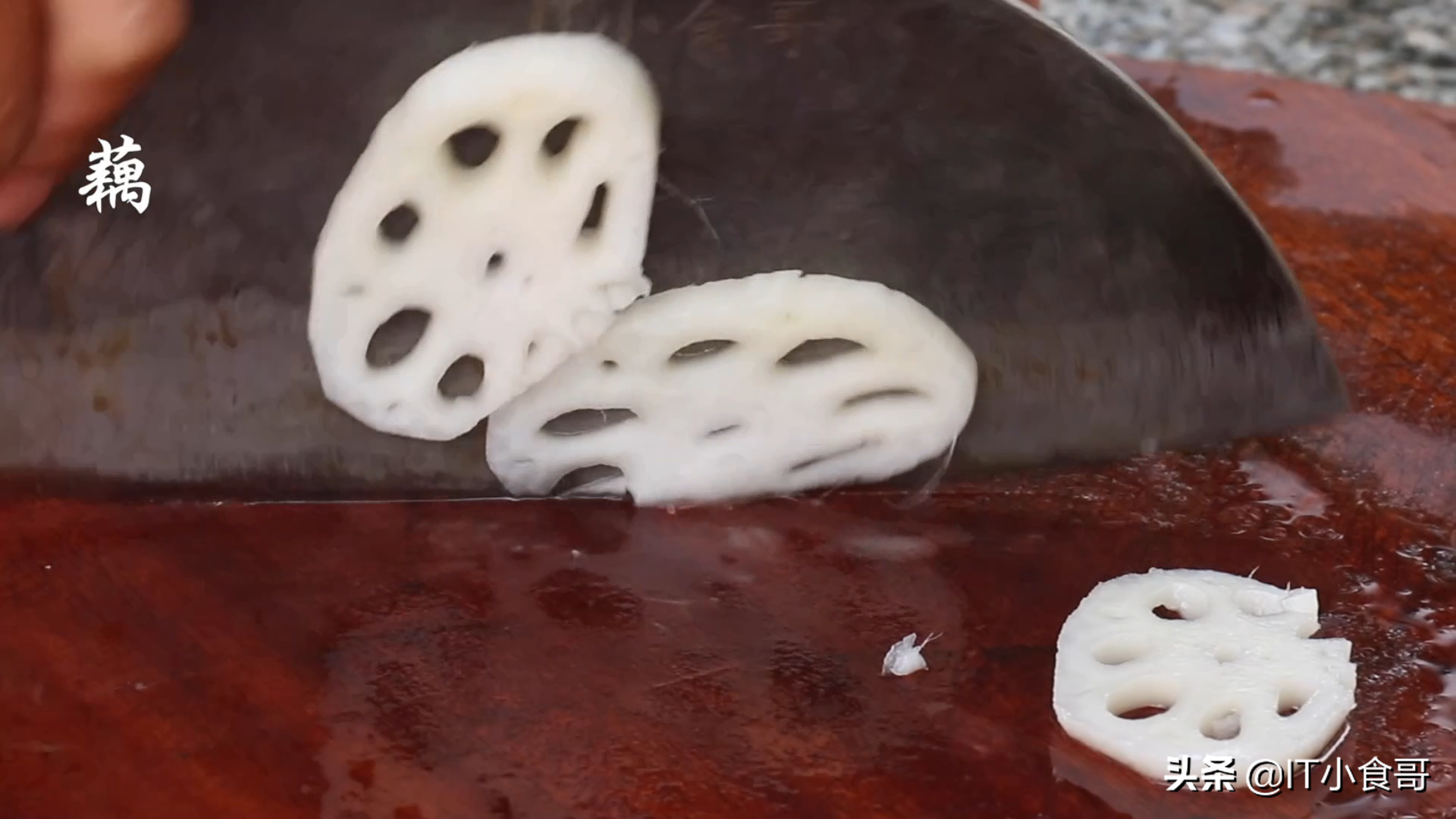 钵钵鸡，装进了青、白、黄各色菜，糅合了麻、辣、咸诸般味（钵钵鸡的调料配方）