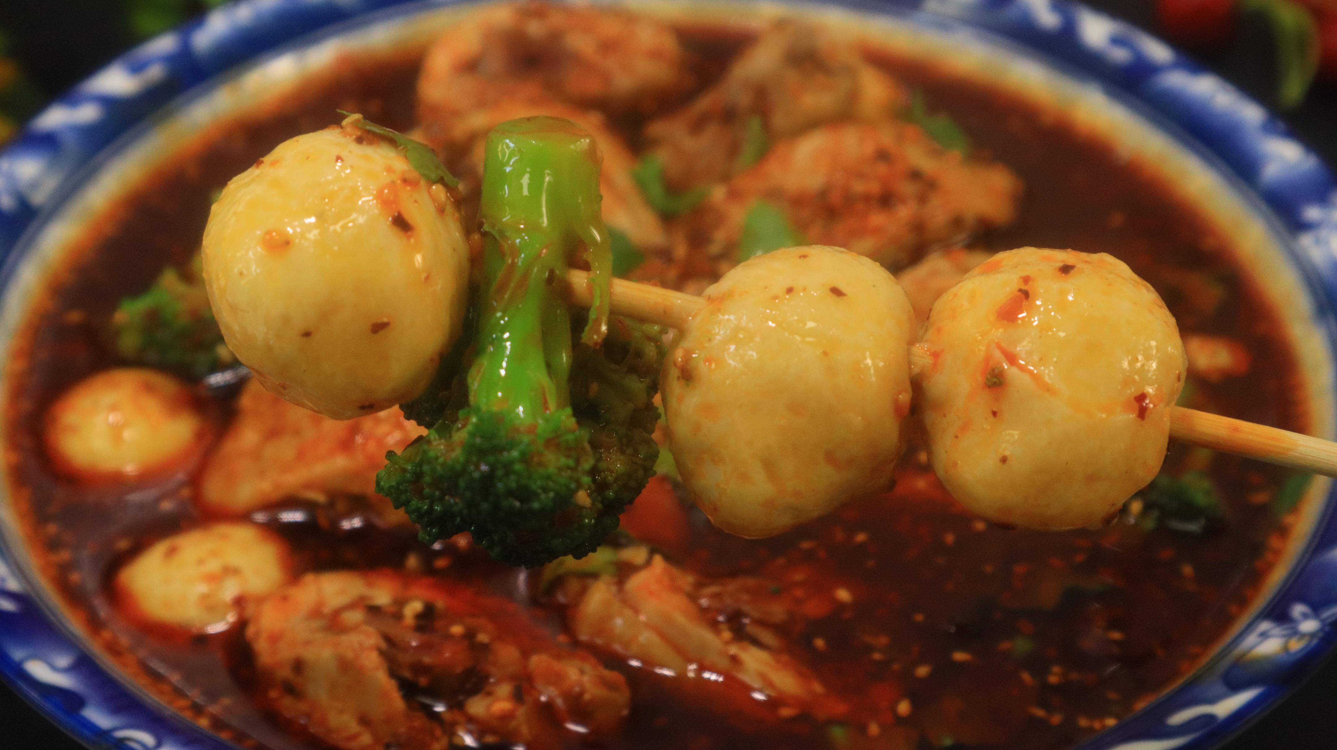 爱吃“钵钵鸡”，不用出去买了，在家也能轻松搞定，正宗四川味（钵钵鸡怎么做才好吃窍门）