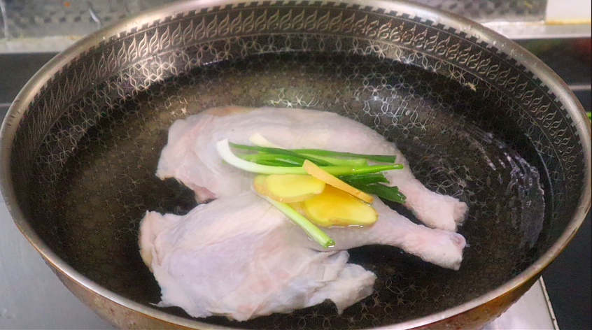 爱吃“钵钵鸡”，不用出去买了，在家也能轻松搞定，正宗四川味（钵钵鸡怎么做才好吃窍门）