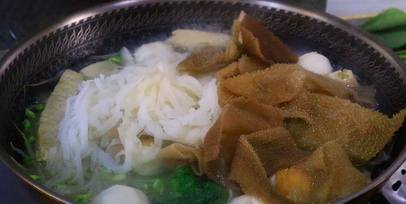 爱吃“钵钵鸡”，不用出去买了，在家也能轻松搞定，正宗四川味（钵钵鸡怎么做才好吃窍门）