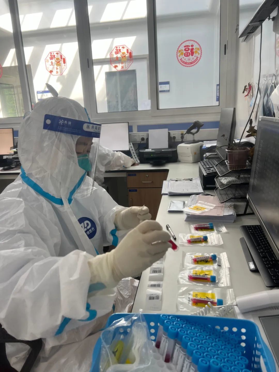 这些奋战在抗疫一线的妈妈们，她们的母亲节愿望是……-抗击疫情中的妈妈