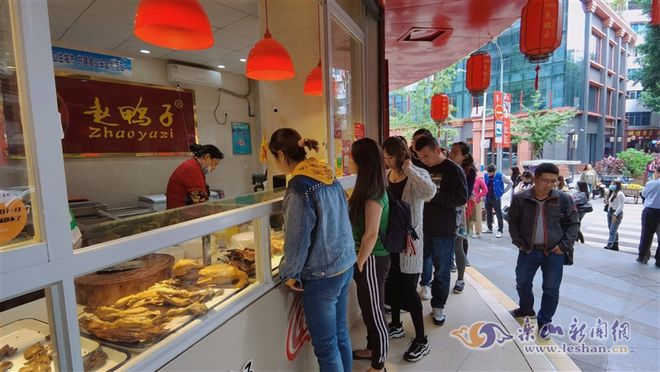 乐山人：你们爱吃的卤鸭儿、翘脚儿、钵钵鸡、麻辣烫有考核规范了（乐山卤鹅图片）