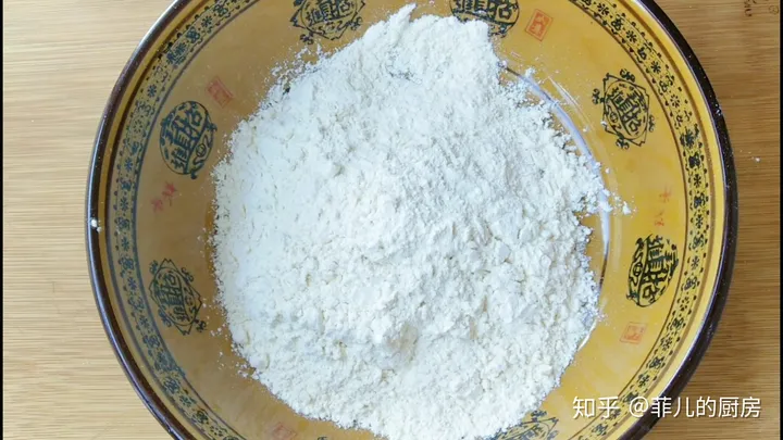 鸡蛋灌饼在家就能做，教你鼓大泡的诀窍，美味早餐轻松搞定（喷香的鸡蛋灌饼来啦,个个鼓大泡,一看就会,一做就对!）