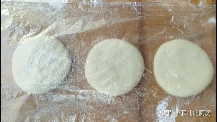 鸡蛋灌饼在家就能做，教你鼓大泡的诀窍，美味早餐轻松搞定（喷香的鸡蛋灌饼来啦,个个鼓大泡,一看就会,一做就对!）