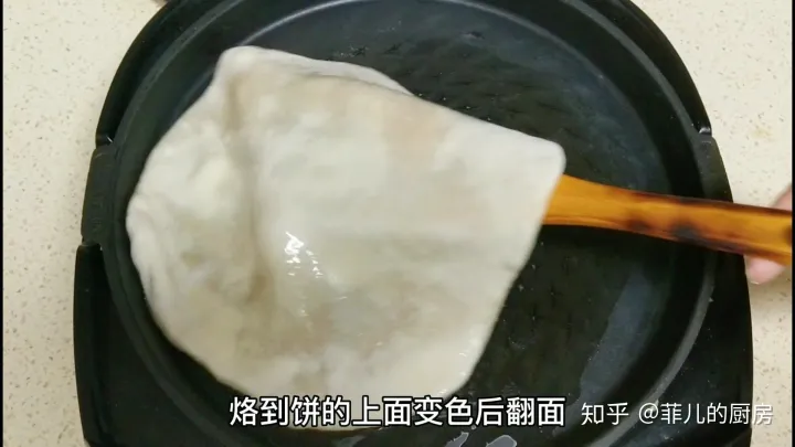 鸡蛋灌饼在家就能做，教你鼓大泡的诀窍，美味早餐轻松搞定（喷香的鸡蛋灌饼来啦,个个鼓大泡,一看就会,一做就对!）