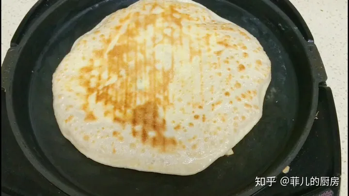 鸡蛋灌饼在家就能做，教你鼓大泡的诀窍，美味早餐轻松搞定（喷香的鸡蛋灌饼来啦,个个鼓大泡,一看就会,一做就对!）