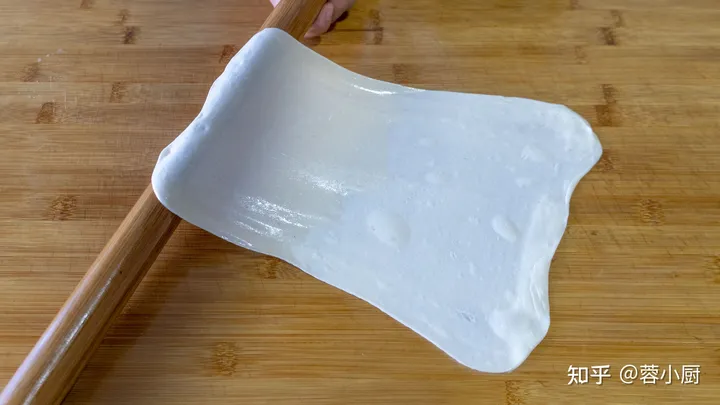 鸡蛋灌饼最简单正宗的做法，有技巧无难度，个个鼓大泡，不用再买（鸡蛋灌饼在家怎么做）