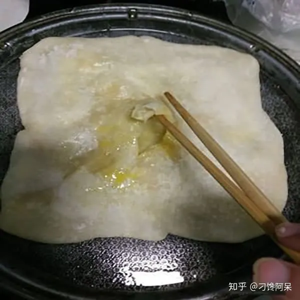在家也能做出美味的鸡蛋灌饼，以后早餐再也不用出去买了（鸡蛋灌饼制作方法）