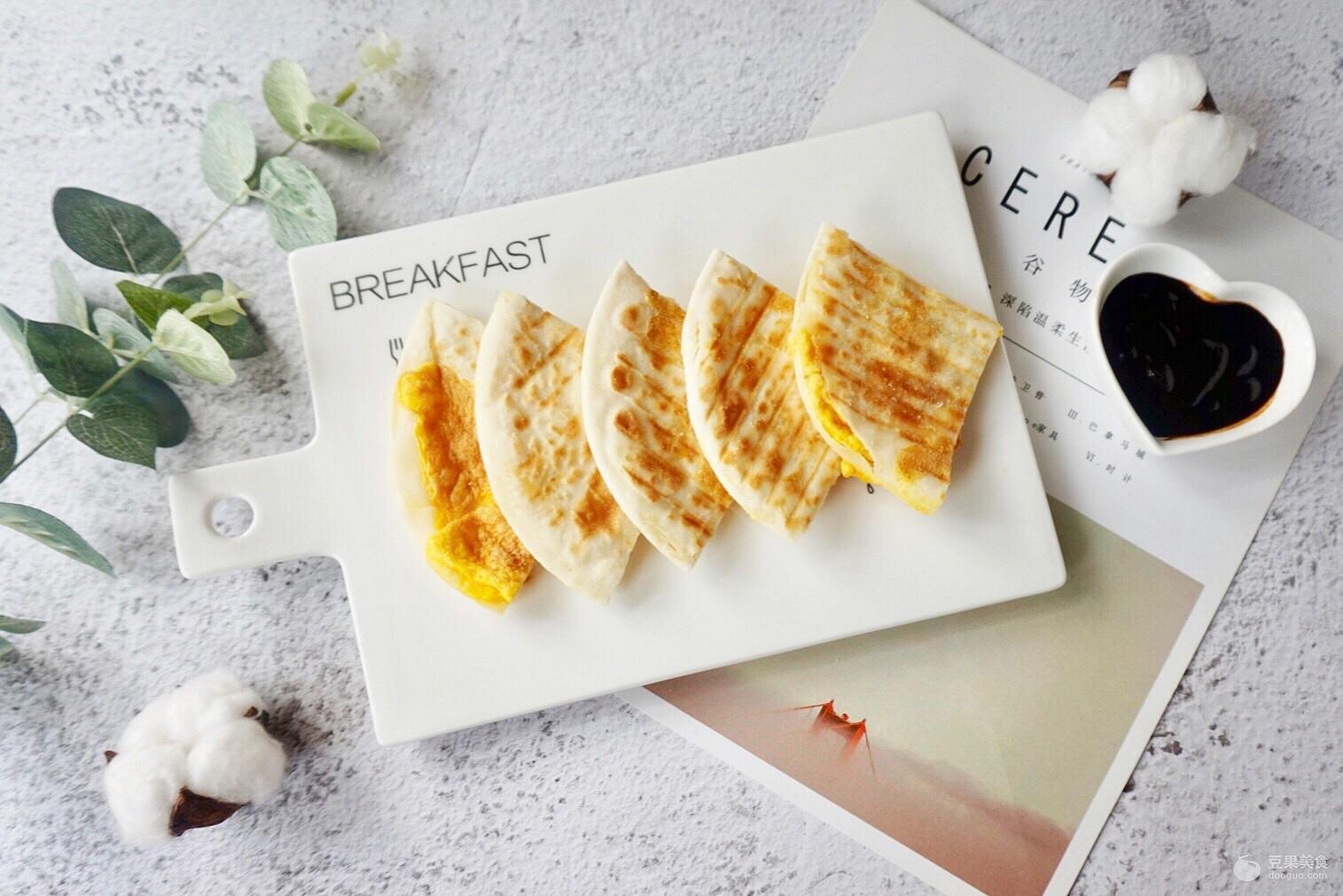 鸡蛋灌饼的做法（鸡蛋灌饼的详细做法）