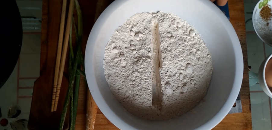 教你在家做鸡蛋灌饼，保准起层又鼓泡，做法详细讲解，想失败都难（最简单的鸡蛋灌饼做法视频）