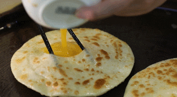 只要路过就想来一个的人气小吃，先煎后炕外酥内香（先煎怎么弄）