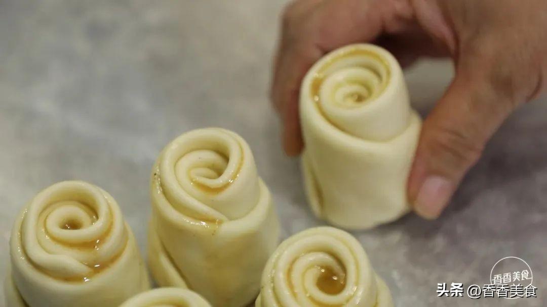 只要路过就想来一个的人气小吃，先煎后炕外酥内香（先煎怎么弄）