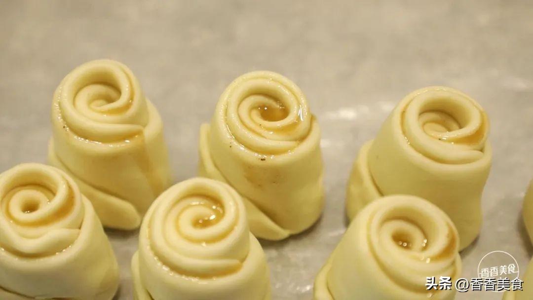 只要路过就想来一个的人气小吃，先煎后炕外酥内香（先煎怎么弄）