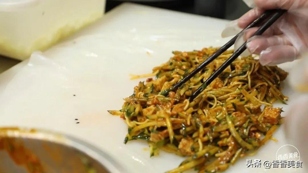 只要路过就想来一个的人气小吃，先煎后炕外酥内香（先煎怎么弄）