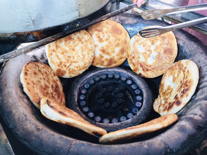 郑州西郊最实惠的鸡蛋灌饼，17年坚持先煎后烤，一个都能吃饱（郑州最好吃的鸡蛋灌饼）