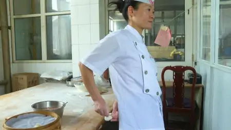 这名面点师的匠心，藏在一个个小笼包里丨我有一招鲜（面点师傅的岗位职责）