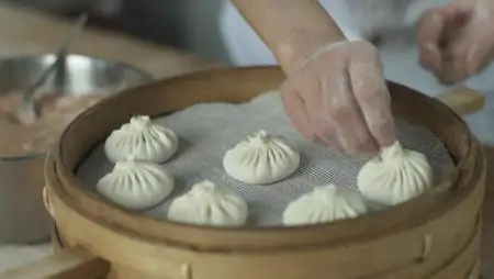 这名面点师的匠心，藏在一个个小笼包里丨我有一招鲜（面点师傅的岗位职责）