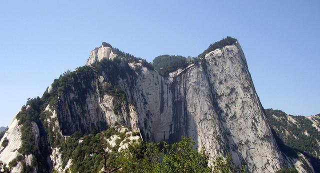 在华山之巅，来一场巅峰论剑，两条路线带你玩转华山-华山之巅在地图的什么位置