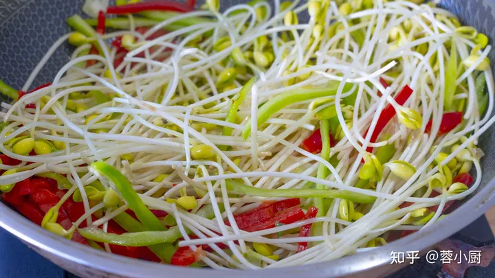 想吃豆芽不用买，教你在家自己做，做法简单靠谱，发芽快不腐烂（自己豆芽怎么发）