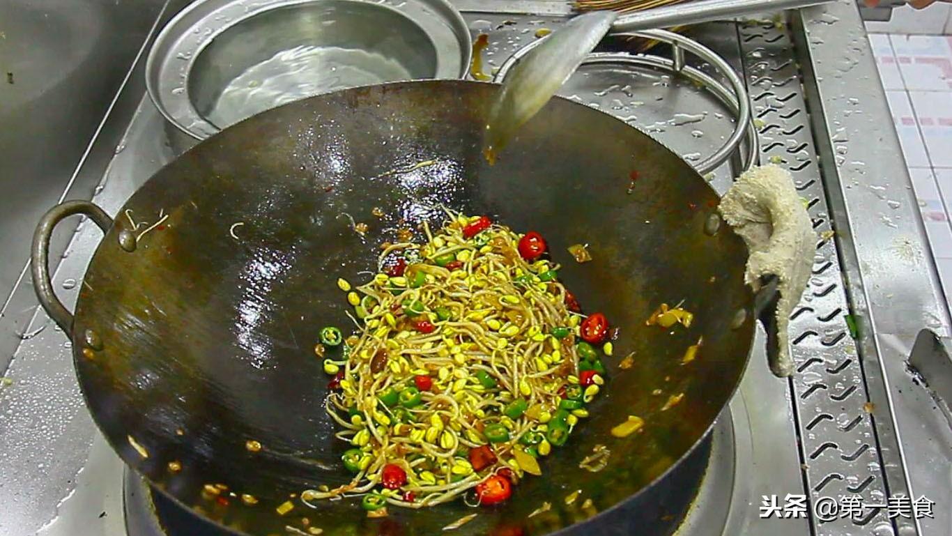 跟着大厨学做菜，小炒黄豆芽也能做出饭店的味道，越吃越香（炒黄豆芽菜的做法大全窍门）