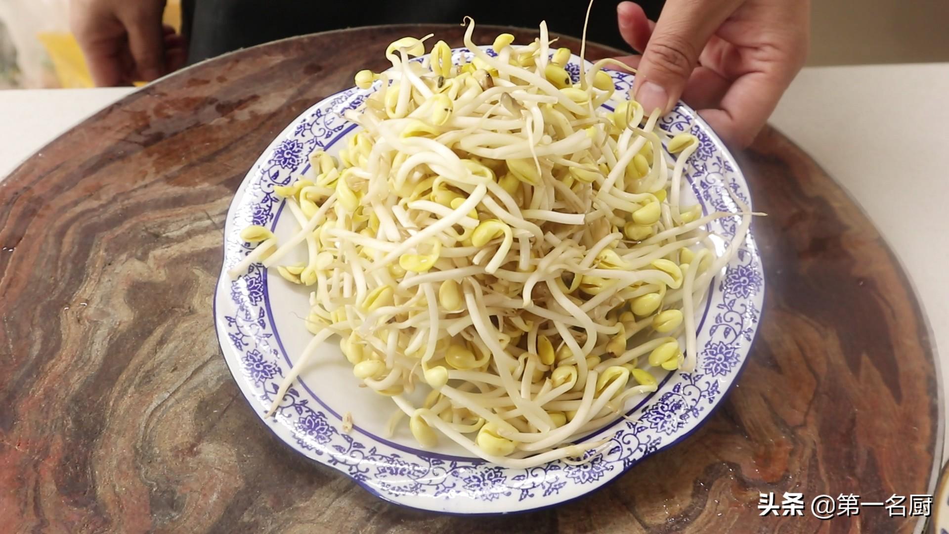 家人最爱吃的小炒黄豆芽，大厨教你在家轻松做，简单入味，营养高（家常炒黄豆芽粉条的做法）