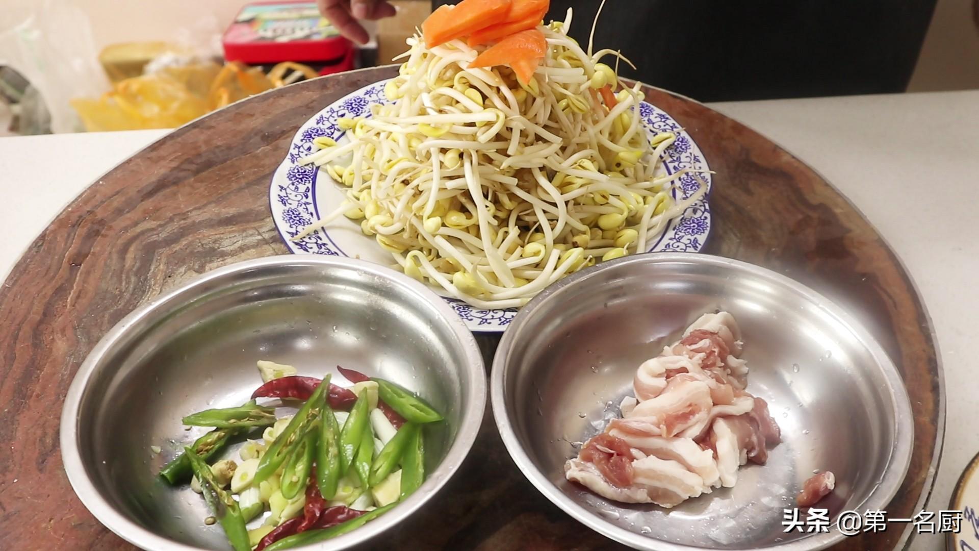 家人最爱吃的小炒黄豆芽，大厨教你在家轻松做，简单入味，营养高（家常炒黄豆芽粉条的做法）